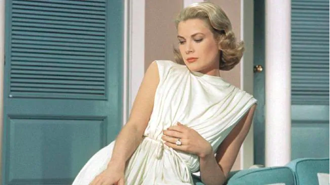 Grace Kelly and her engagement ring in High Society.